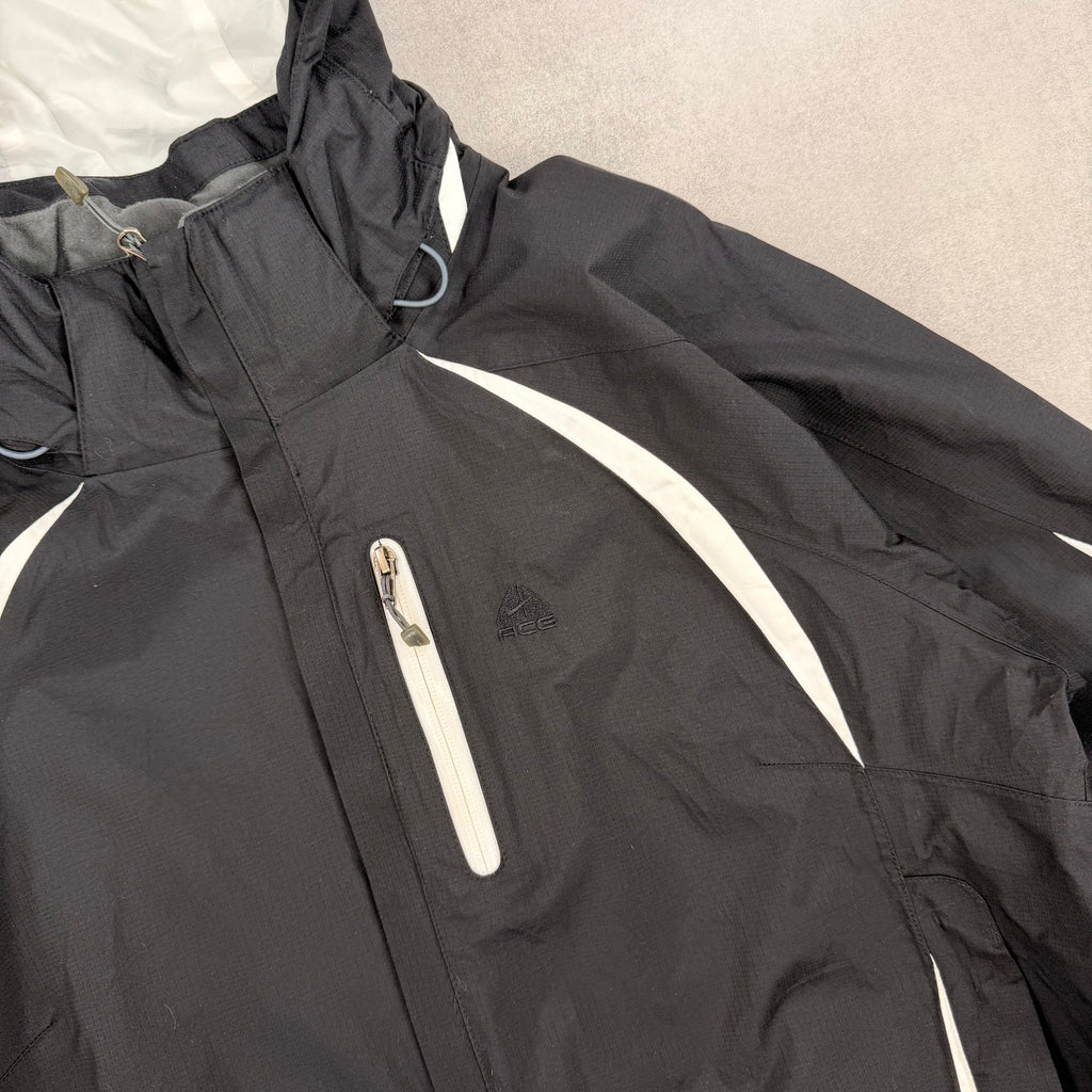 Nike ACG Outdoor Jacket - L