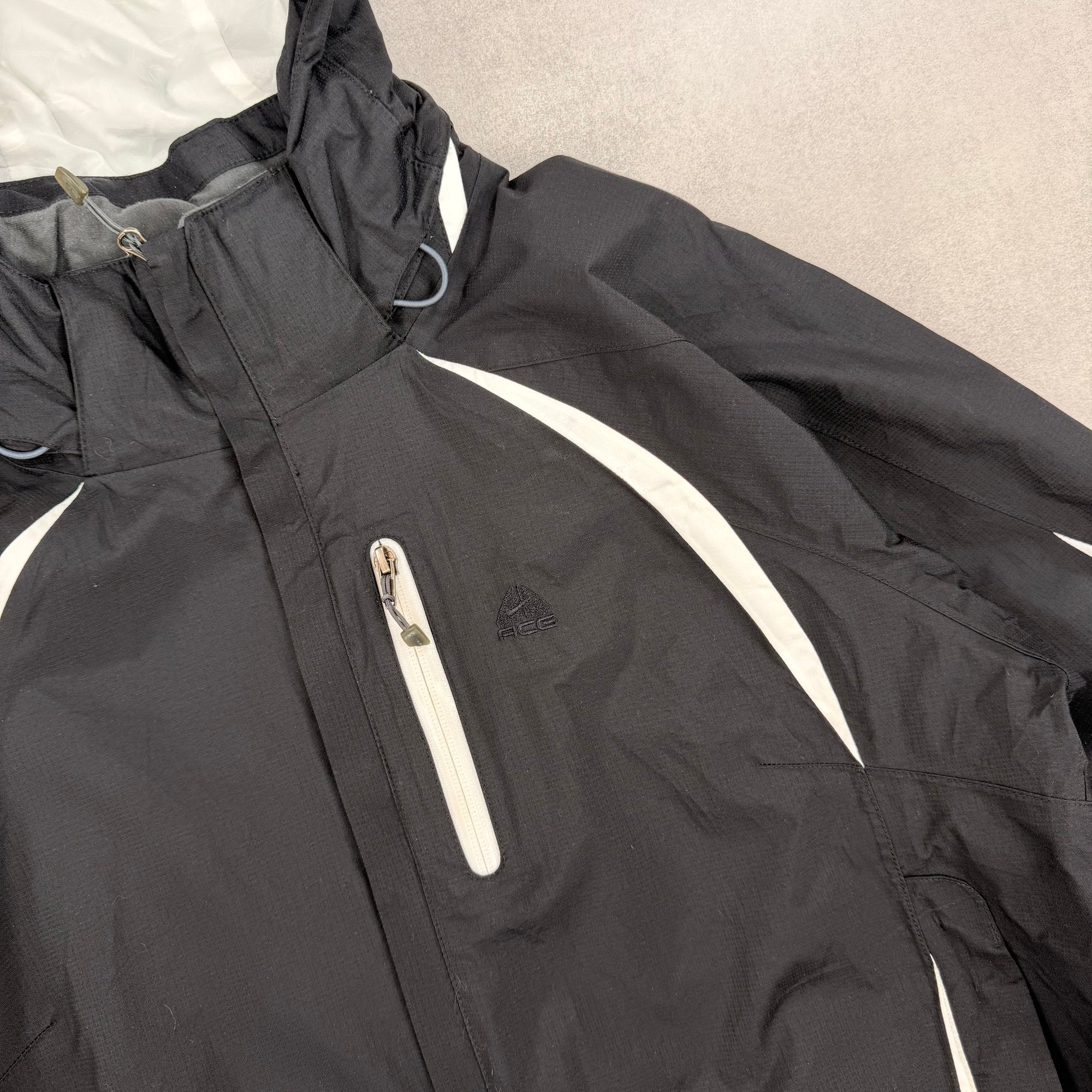 Nike ACG Outdoor Jacket - L