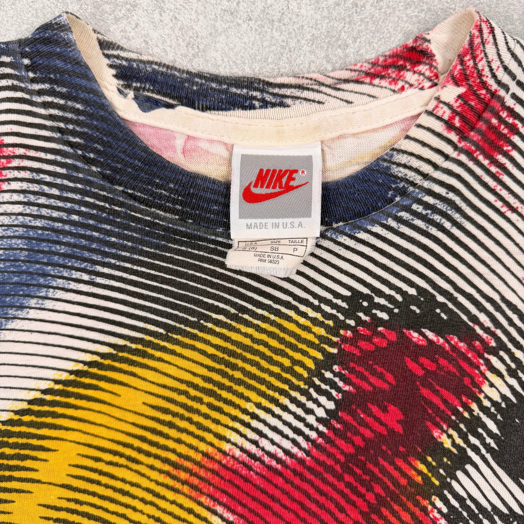 Nike Graphic T-Shirt - S