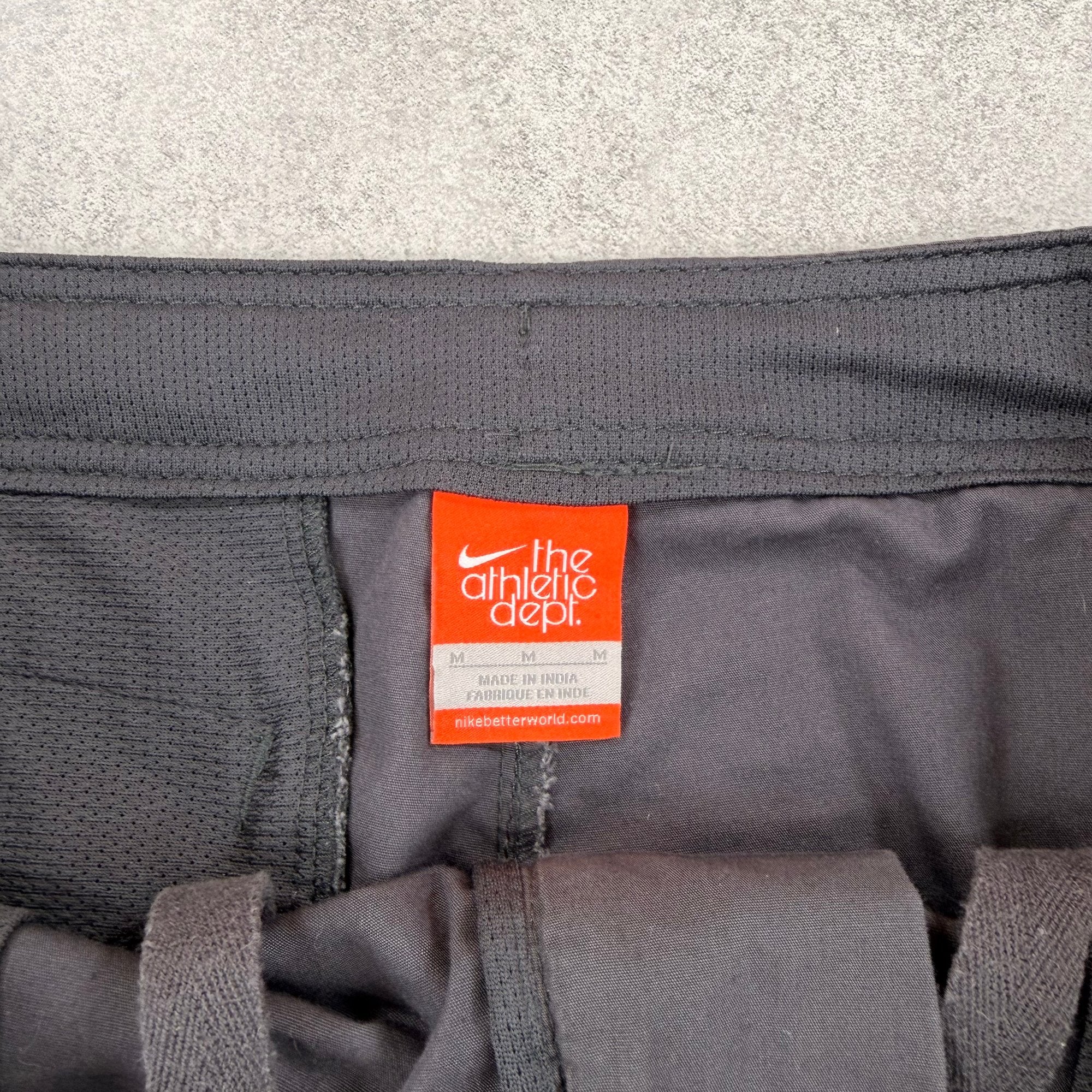 Nike Cargo Shorts - M