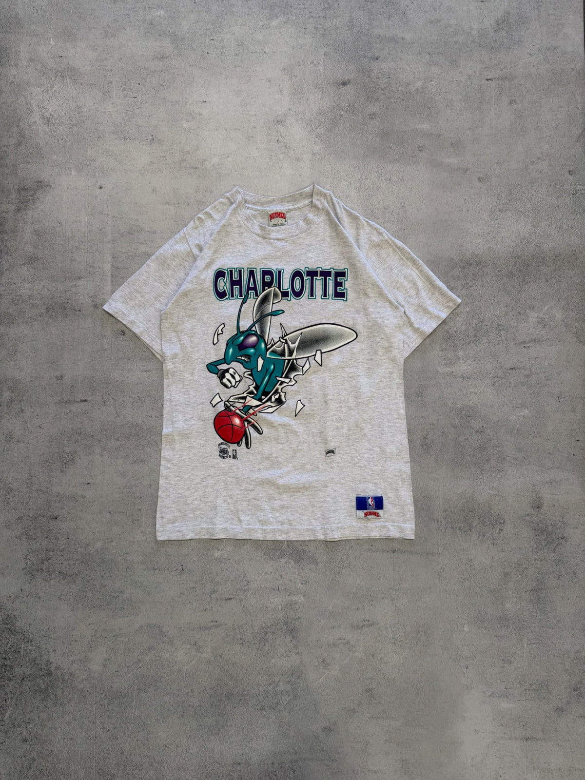 Nutmeg Charlotte Hornets T-Shirt - L