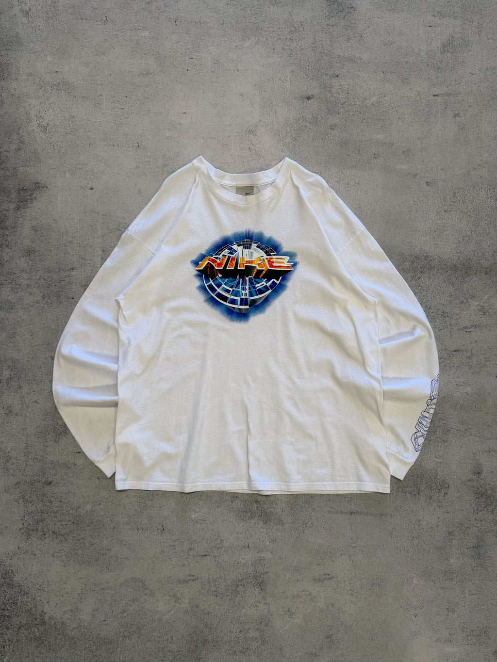 Nike Long Sleeve T-shirt Globe Graphic - XL