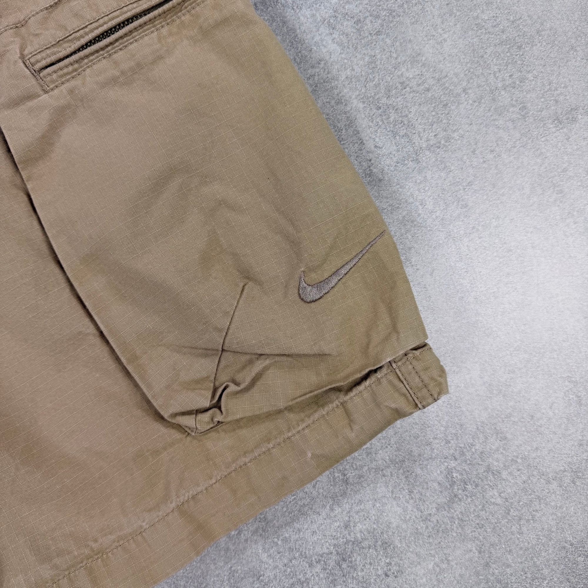 Nike Cargo Shorts - W32
