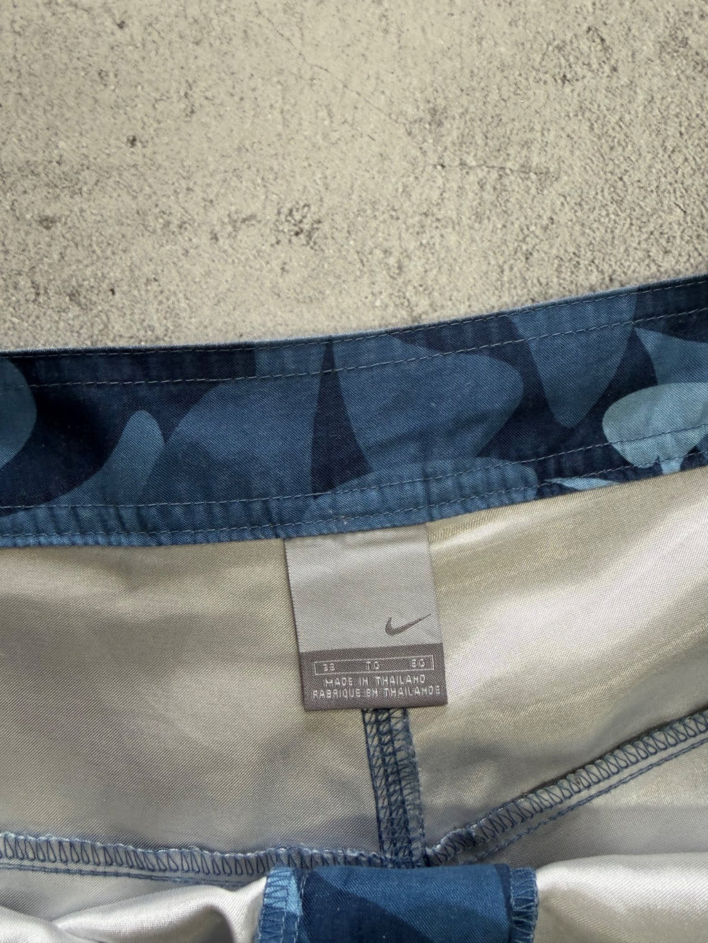 Nike Floral Pattern Boardshorts - W38