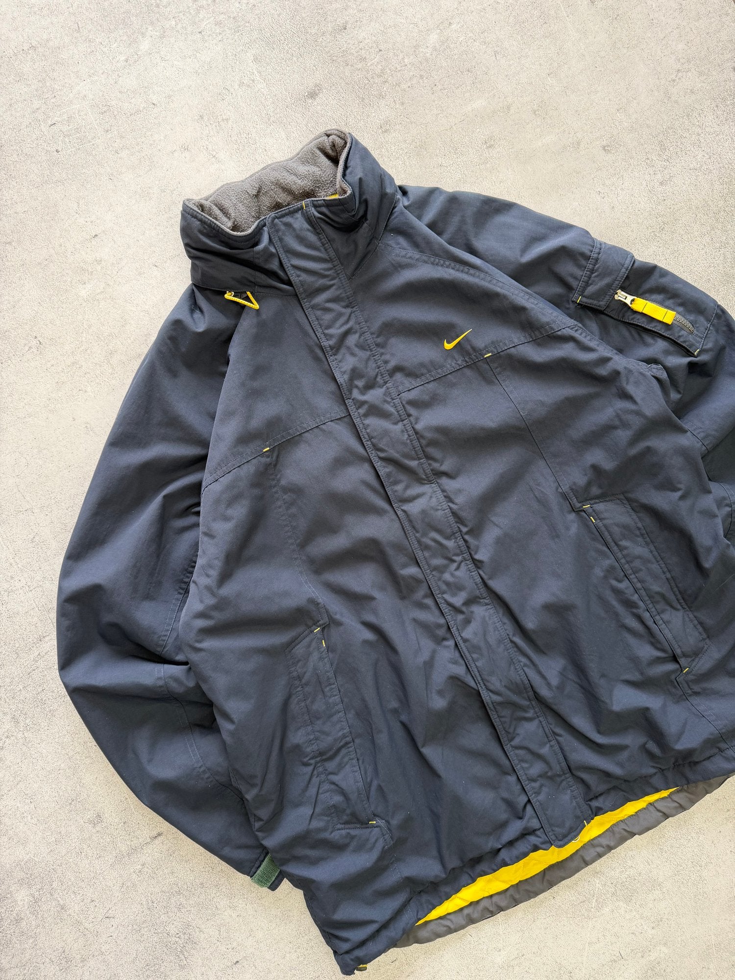 Nike Heavy Jacket - L