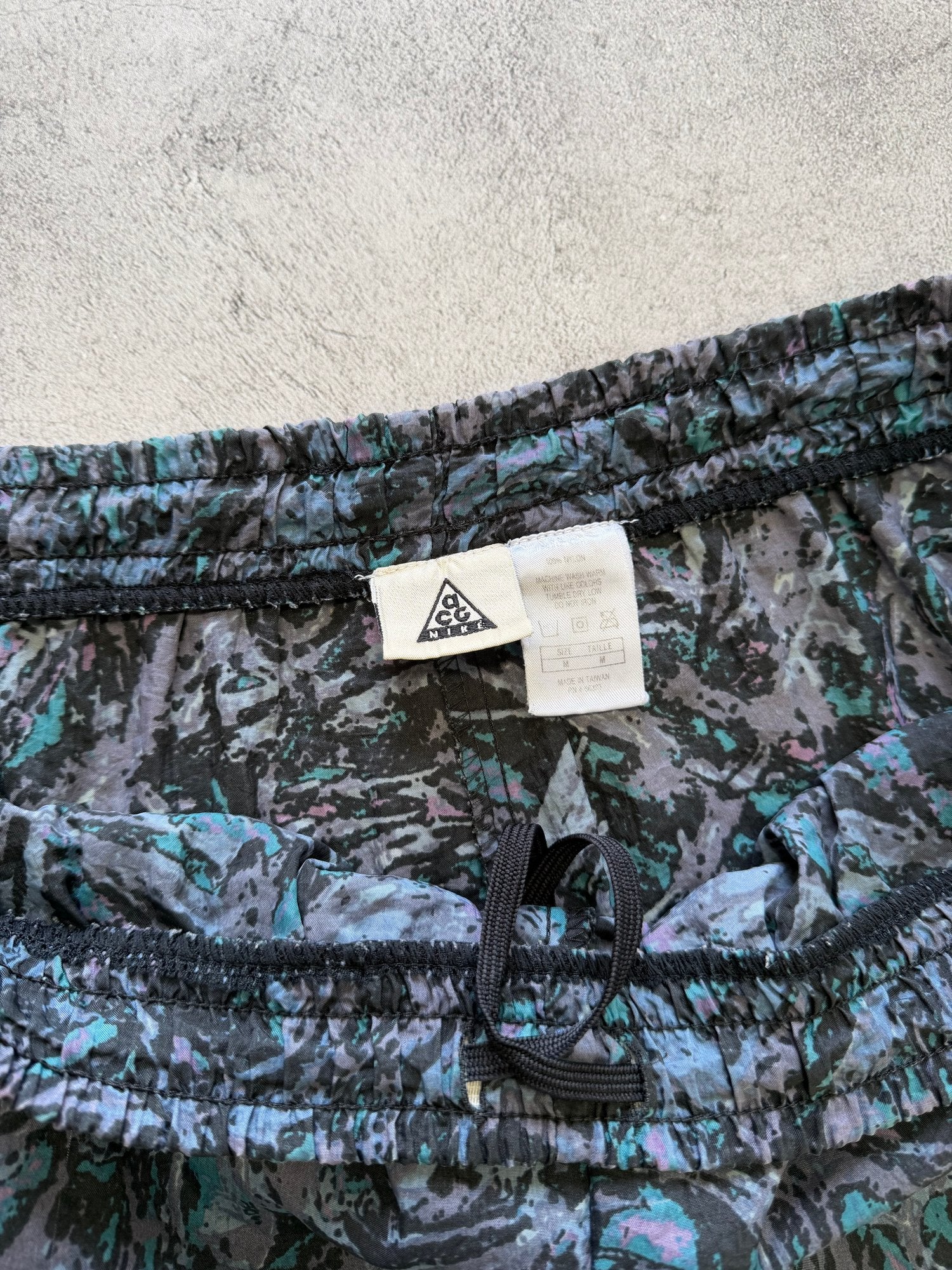 Nike ACG Patterned Shorts - M