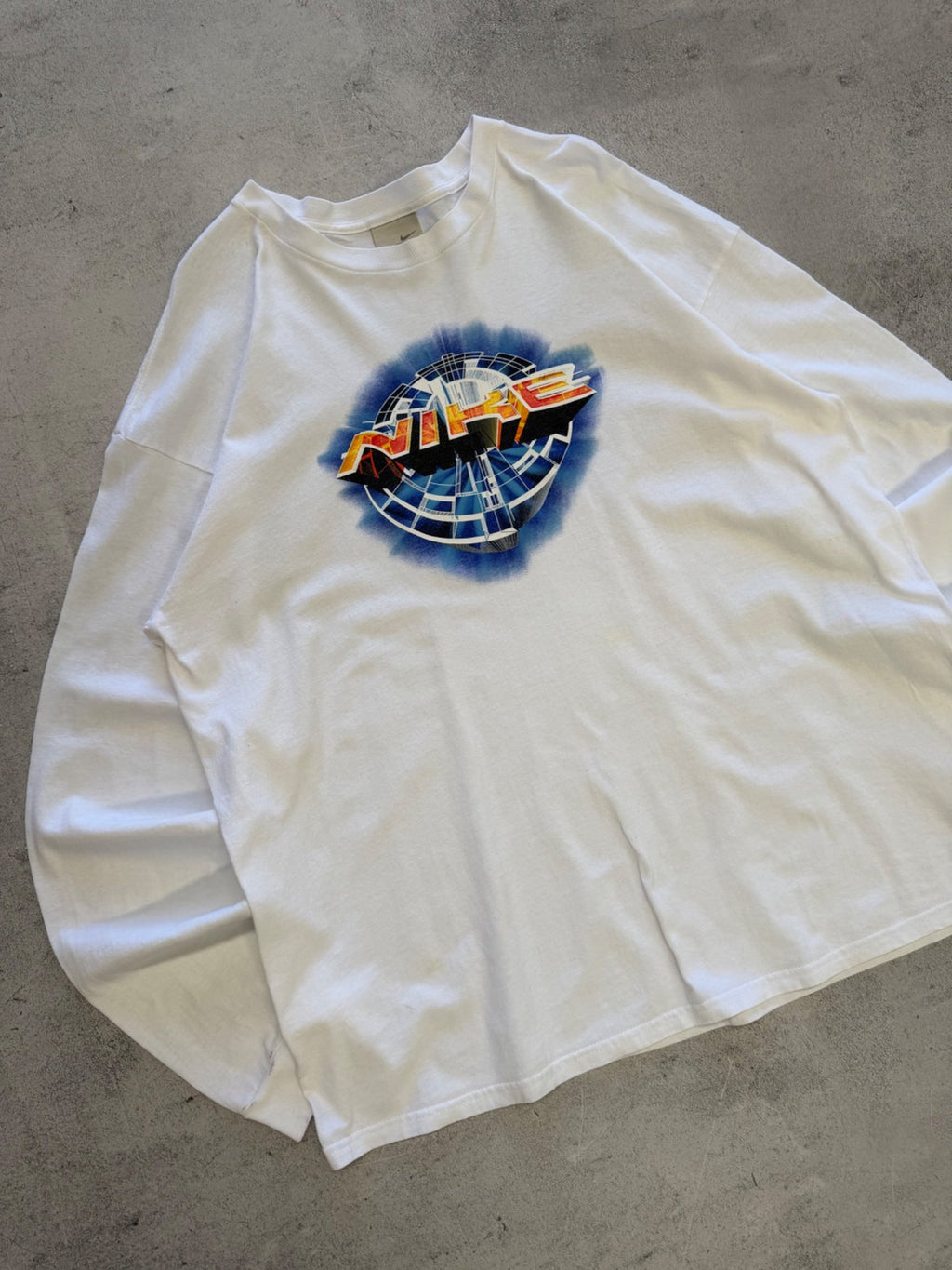 Nike Long Sleeve T-shirt Globe Graphic - XL