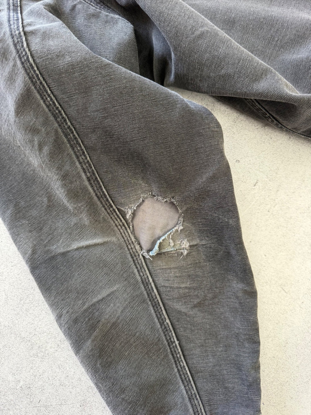 Carhartt Distressed Hooded Jacket - L