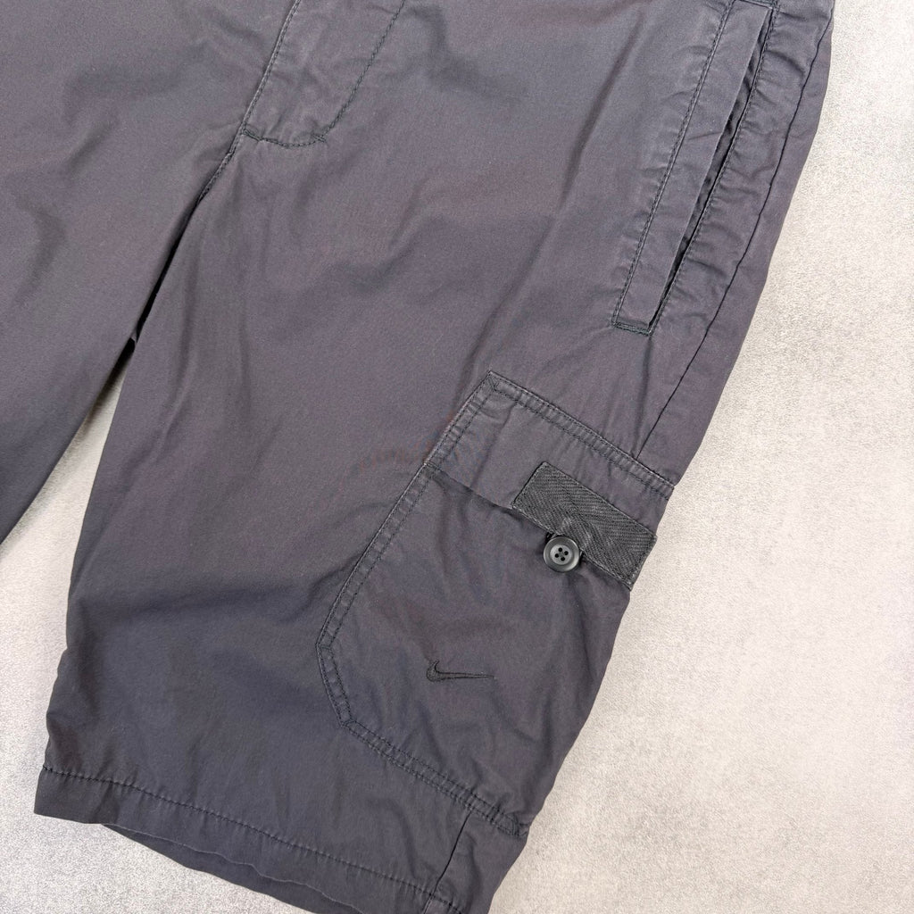 Nike Cargo Shorts - M