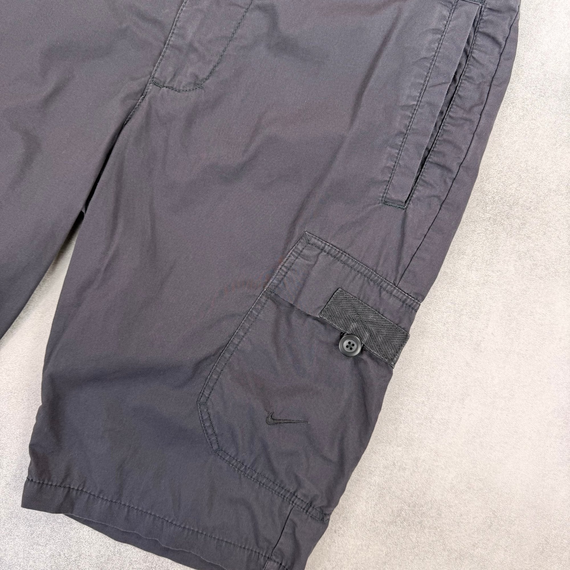 Nike Cargo Shorts - M