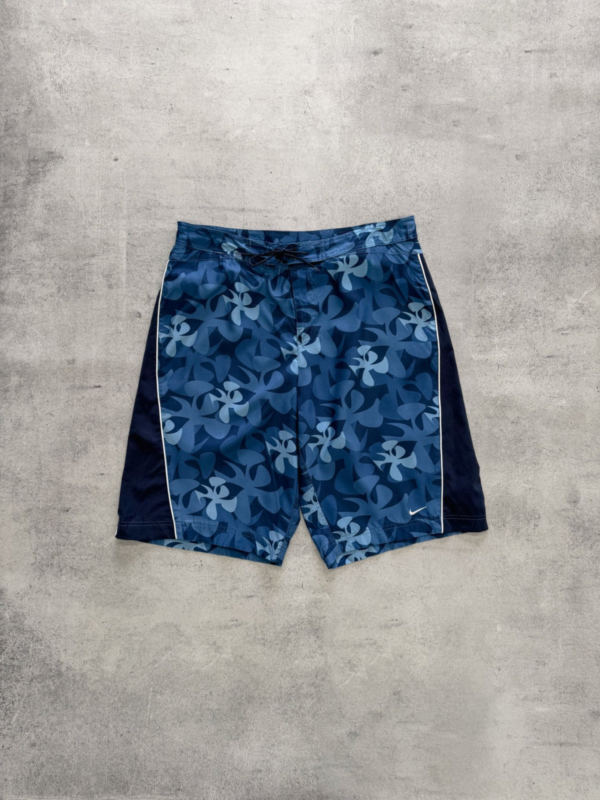 Nike Floral Pattern Boardshorts - W38